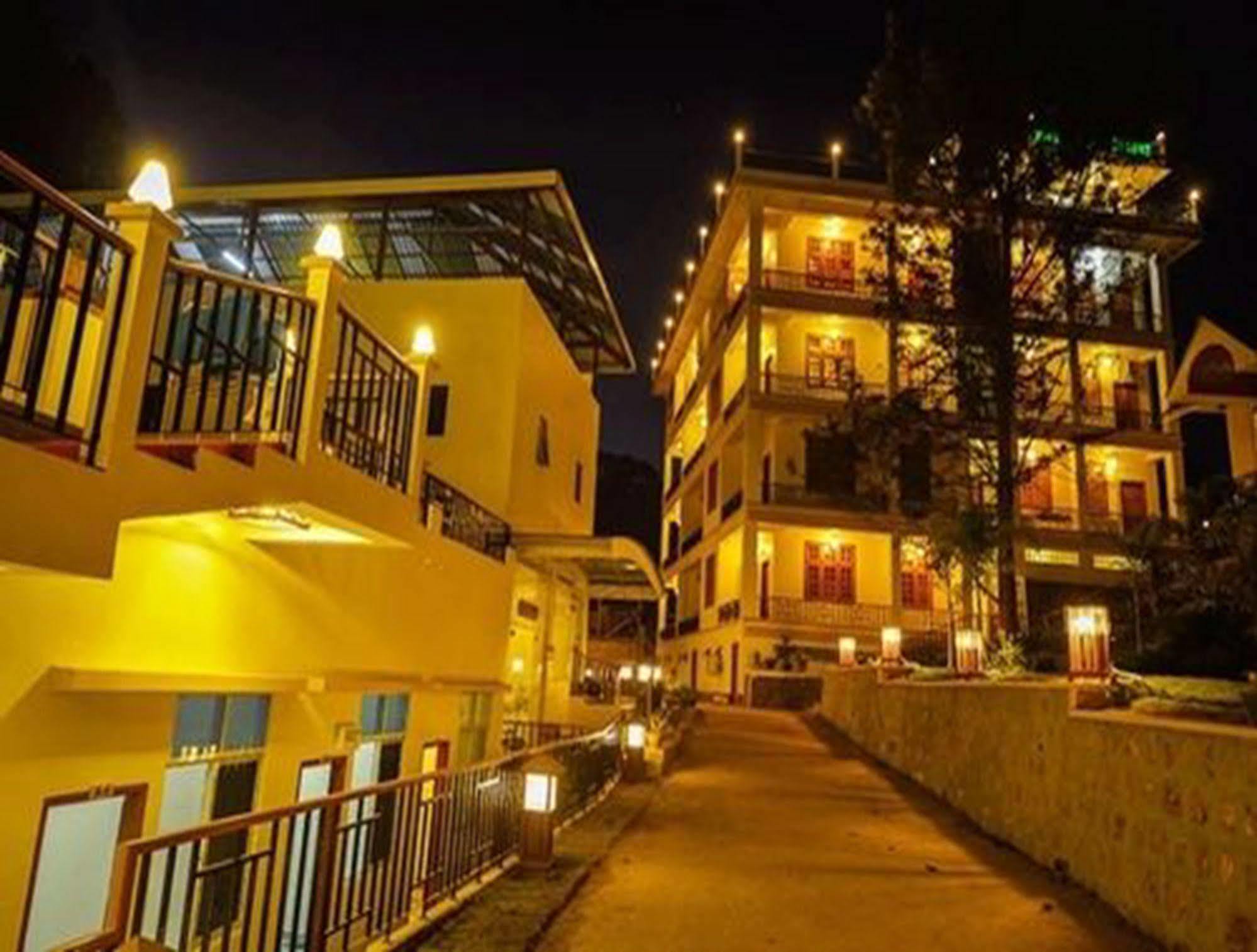 קלאו Pine Hill Resort מראה חיצוני תמונה