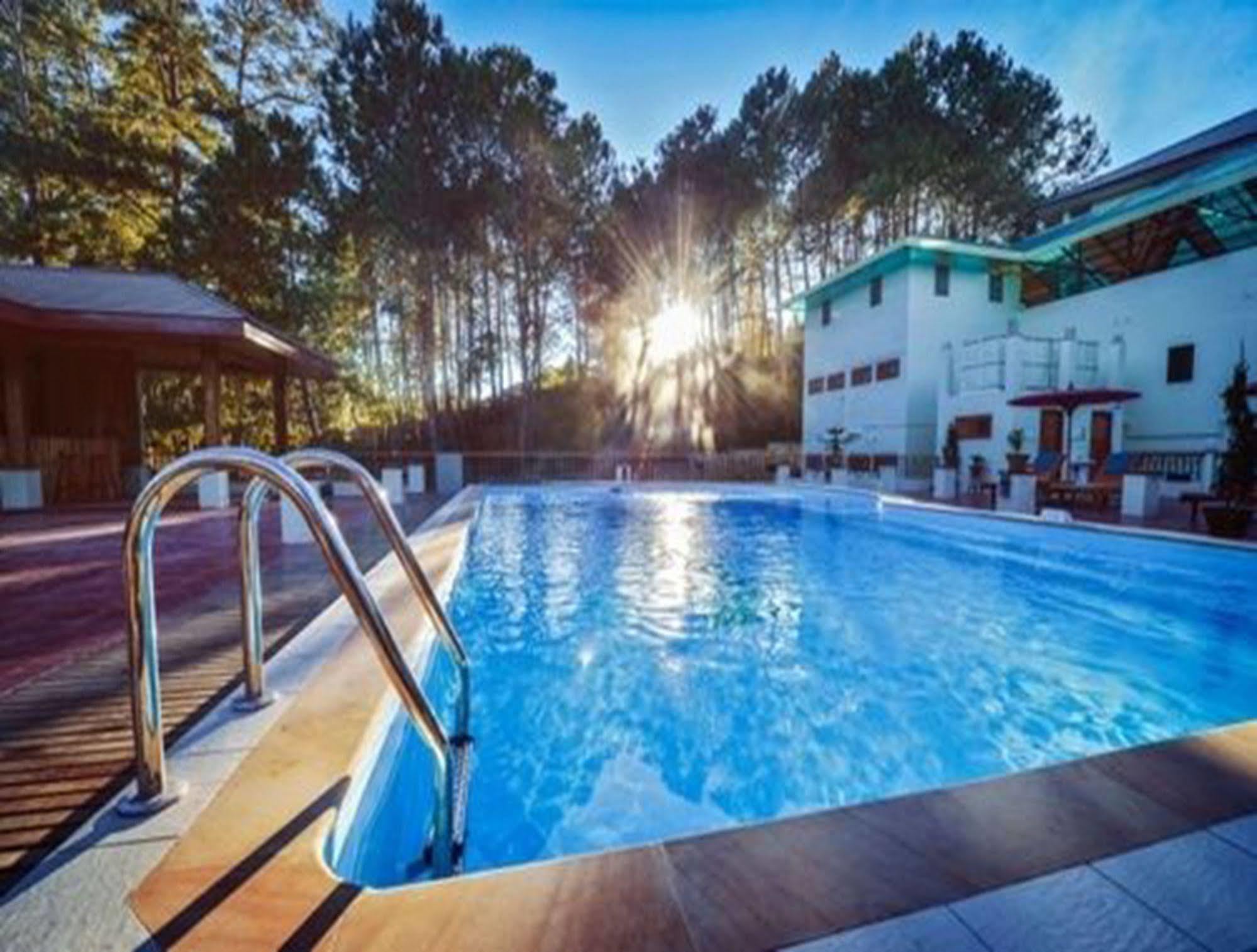 קלאו Pine Hill Resort מראה חיצוני תמונה